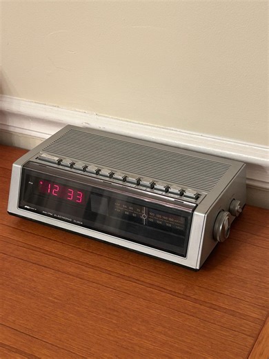 1970s Clock Radio—working Great, Intuitive Interface. Great Am/fm Reception—see Video. - Etsy