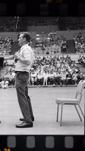 🐉 Simplicity. Directness. Freedom. The core tenets of Jeet Kune Do which Bruce Lee applied to martial arts, but also to everyday life. | Bruce Lee