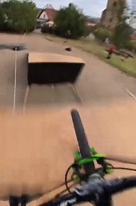 A quick flight through the city! POV of National Champ winning run 🥇 #urbanDH #rakovnik | Michal Prokop