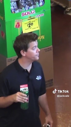 The drunk employee 🤣 | Working Employees