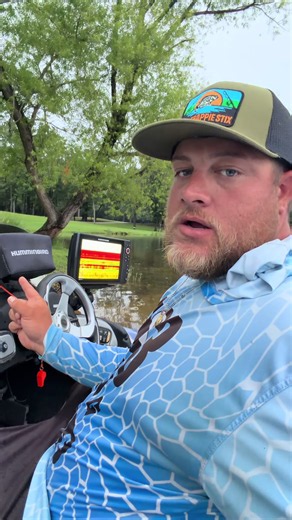 WHAT BRAND FISH FINDER DO YOU PREFER⁉️ @Humminbird #fyp #fishing #903fishing #fishingtiktoks #crappiefishing