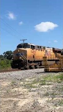 UP 5485 leads CSX S351 an empty Military train through Valdosta, GA #csx #csxt #yt #yts #usa #train