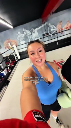 What yall think ? lol My goal is to last 3 min in the ring 🤓 week 1 of running and boxing complete ✅ #latinarunner #boxing #boxingbeginner