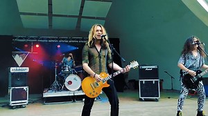 Harsh - Tease Me Released as a single in October 2019. Show this band hailing from France some love at the links below, check out more of the music they have to offer, and follow to keep up to date. https://www.facebook.com/bandHARSH/ https://linktr.ee/harshband | Hairspray Heaven