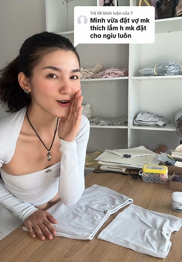 Trả lời @T thế thì phải đặt luôn để tiết kiệm chi phí thôi bác uii. Chứ vừa vk vừa ny chắc tốn kém lắm 🥲🥲