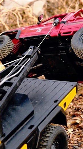 My RC winch was supposed to save it, but it almost failed in the last 10 seconds! #rc #toys#rccar