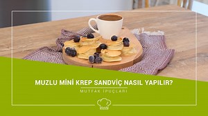 Farklılık arayanlar için, özel muzlu mini krep tarifini sizin için denedik. Malzemeler: 2 adet muz 1 adet yumurta 2 yemek kaşığı şeker 1 su bardağı süt 200 g un 1 çay kaşığı kabartma tozu 3 yemek kaşığı sıvı yağ Üzeri için: Yaban mersini Tarif: 1- Muzların kabuklarını soyup, halka şeklinde dilimleyin. 2- Arçelik Gurme Profesyonel Mutfak Makinesi’ nin içine yumurta, şeker, süt, un, kabartma tozu ve sıvı yağı ekleyip homojen hale gelene kadar çalıştırın. 3- Ardından muzları ekleyip spatula yardımı