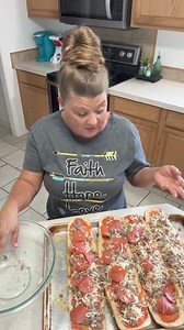 🎉 GARLIC BUTTER CRUST BOTTOM! 🎉 I was doing a happy dance at the end bc it tasted so good! 💃 OH MY YUMMY GOODNESS! 🍕 French bread pizza 🩷 Best recipe ever! (Click video to expand view) 💜 Easiest recipe ever! 💙 My kids are gonna love it! Update: bake 350 degrees for approximately 20 minutes or more depending on how crispy you want the bottom #pizzatime #pizzalover #pizza #momlife #yummyfood #sahm #garlic #garlicbread #mealprep #easydinnerideas #yummyyummy #yum #best #bestever #fypシ #fypシ゚v
