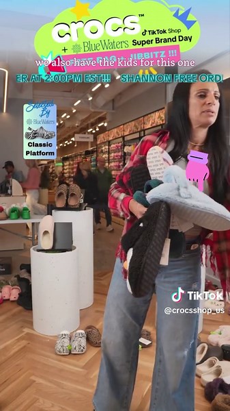 Crocs Adult Classic Cozzzy Slippers