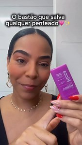 Genteee 😍 vocês já testaram essa cera modeladora da Ricca? Sério, é super prática e deixa o cabelo alinhado sem ficar oleoso! Eu usei pra modelar e controlar os fiozinhos — e tô apaixonada pelo efeito matte e natural 💕 Vale super a pena pra quem ama praticidade e um cabelo bem finalizado ✨ #cacheadas #reelsinstagram #viral #explore #cabelo #lifestyle | Cacheadasem_transicao