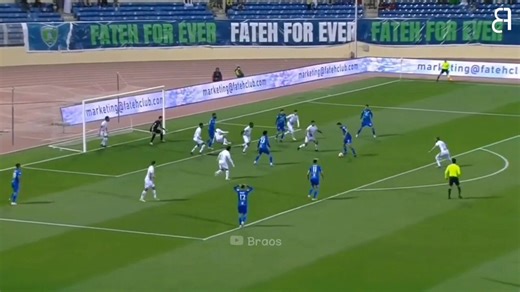 شي يقهرني ويغبني كل ما تذكرته يارب يوصل للجميع .. عطني دقيقتين من وقتك ياناس المشكلة مو في اللاعب السعودي .. المشكلة في أنديتنا الله يشغل عدوهم كأنهم أشغلونا وفي عدم وجود نظام يحمي رياضتنا وينقذ مواهبه .. بذكركم بشيء فراس البريكان عمره ٢٢ سنة، سجل ٣٣ هدف وساهم في ٤٧ في موسمين مع الفتح.. يجي الأهلي يكدسه ويحوله لاعب ركض وضغط وطوارئ بس!افقدوهثقته في نفسه وصل لمرحله ينفرد ويرجع يدور لاعب يناول له .. نسي انه مهاجم!وصالح الشهري بعد تجربته الجيده في البرتغال، في موسمه الأخير مع الرائد وعمره ٢٤ تقريباً