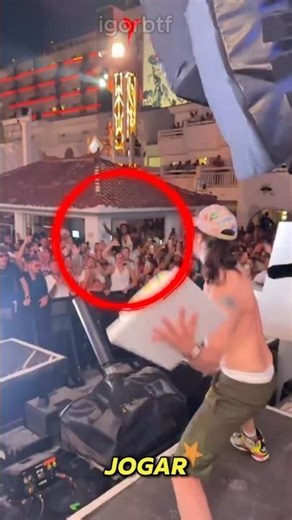 Cantor joga bolos no show 😂#curiosidades #shorts #bolos