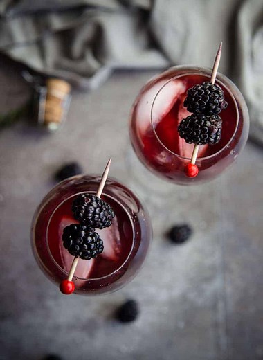Blackberry Aperol Spritz (recipe & video)