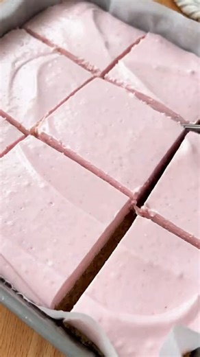 4-Ingredient Strawberry Vanilla Cream Cool Whip Cloud Cheesecake Squares Strawberry Vanilla Cream Cool Whip Cheesecake Squares with Silky Texture Ingredients: 1 prepared graham cracker crust (8x8-inch pan) 1 package (8 oz) cream cheese, softened | Easy Recipes