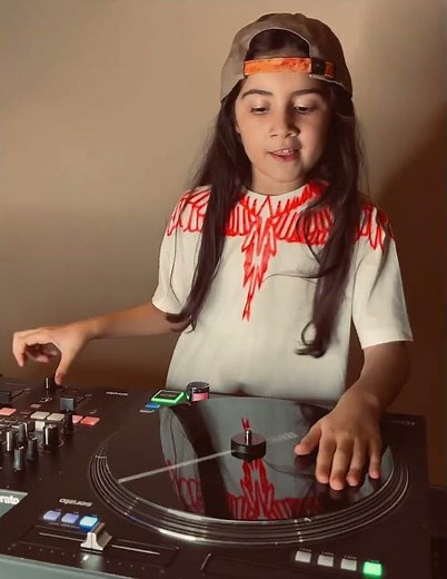Freestyle Scratch By 10 years old Dj Michelle