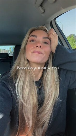 M E R L E S C H O O N on Instagram: "Mein Ego ist wirklich mein größter Feind. & währen eines Streits merke ich so oft, dass es durchkommt & kann es manchmal trotzdem nicht zurück halten. Darauf bin ich nicht stolz, aber ich arbeite dran. Trigger aus der Vergangeheit sind oft soooo hartnäckig. Bin sehr froh, dass mein Mann so gnädig ist & wirklich nur gaaaaaanz selten die Fassung verliert. Kennt her dieses Ego-Problem? 🫣💭"