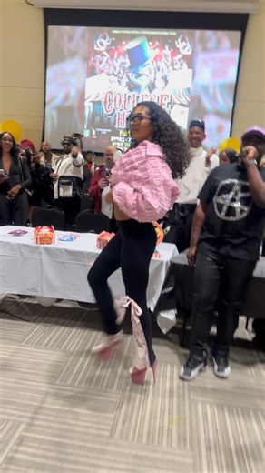 Competitive Modeling Fed on Instagram: "The girls was outside!"