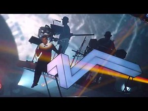 Stromae Je cours Zénith de Caen HD выкладывается по полной