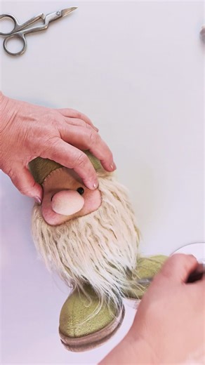 Top way to make a gnome #gnomelegs #gnomemaking #howtomakegnome #howtomakegnomelegs #gnometutorial