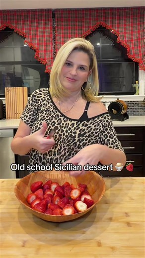 Old school Sicilian dessert 🍨 🍓 #fyp #foryou #foryoupage #dessert #sweettreat