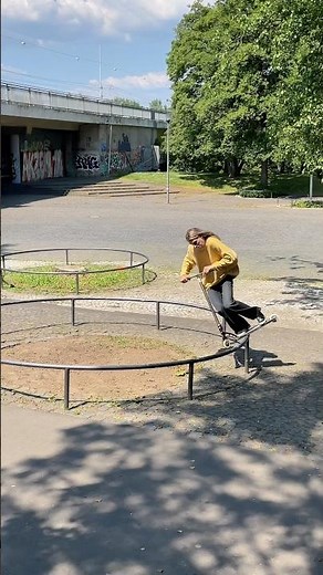 The perfect scooter grind! 😍🛴Juzzy Carter #shorts #shortvideo #tricks #sports #skate #skatepark