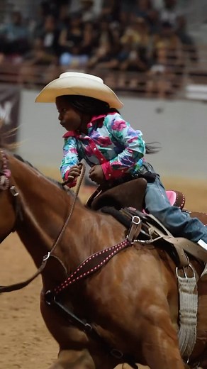 Little miss London is a 5-year-old Texas barrel racer who competes on her horse, Monkey. The pair had an impressive 18-second run at Jacksonville’s recent @blackrodeousa H/T@wranglerwestern #rodeo #cowgirl #blackrodeo #blackcowgirls | SHOPPE BLACK
