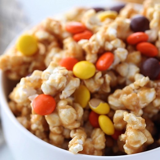 Sweet & Salty with a delicious peanut butter sauce, PEANUT BUTTER POPCORN in the most delicious movie night snack! Recipe: ⭐ https://tastesbetterfromscratch.com/peanut-butter-popcorn-party-mix/ | Tastes Better From Scratch