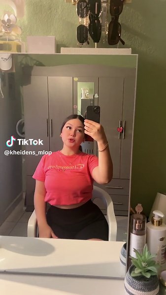 Selfie Mirror Moments: Capturing Beauty and Style