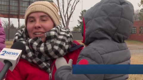 Thousands come out to watch Tulsa Christmas parade