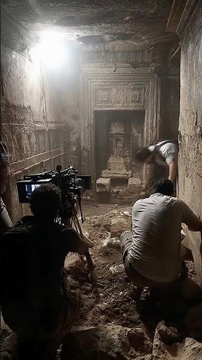 Explorers Discover Room Sealed Since Antiquity