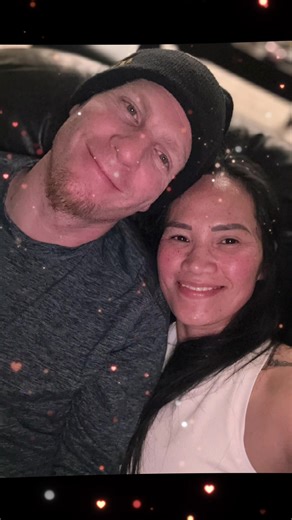 When “Netflix & chill” actually means watching our show together 😌 These are my favorite moments. Between cooking, business, and life… we finally sit down, press play, and just be ❤️🎬 #N#NetflixAndChillR#RealLifeMarriageC#CouplesWhoWatchTogetherD#DateNightAtHomeMarriedLifeUnfiltered