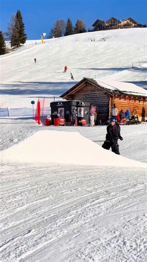 The second SNOWPARK line and the snake run in #AltaBadia are OPEN 🏂🔥 Enjoy unforgettable moments and tricks with friends and family up in the heart of @my.dolomiti! | Moviment Alta Badia