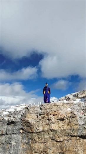 We would 🪽 @petersalzmann.at Go on that adventure in 2026 and fly or drive the Dolomites 🏔️ Don’t try stunts without proper safety, certification and guidance in place. The BMW X3 M50 xDrive.Mandatory information according to German law ’Pkw-EnVKV’ based on WLTP: energy consumption combined: 8,3 l/100 km; CO₂ emissions combined: 189 g/km; CO₂ class(es): G. | BMW