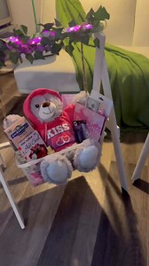 🐻 ❤️SWING GIFT BASKETS 🎁 ❤️ for my girls #LoveIsInTheAir #ValentinesDay #diy #fypシ #valentinesdaygiftideas #diyprojects | Mercedies Tate Vernon