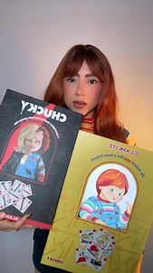 🚨Súper PROMO ! Chucky “Good Guys” GLAMLITE PR BOX COLLECTION COMPLETA** - 20% de descuento de $3750 a $2990 🪓 **Colección completa Incluye:** 👁️ Paleta Chucky “Good Guys”** - de $890 a $712 💄 Kit de labios “It’s Showtime” Chucky** - de $550 a $440 💋 Chucky “¿Wanna Play?” Duo de cuidado de labios** - de $450 a $360 ✨Iluminador Chucky “Good Guys”** - de $560 a $448 🔍 Espejo Chucky “Good Guys”** - de $890 a $712 👜 Chucky Bag** (Incluido en la PR BOX & COLECCIÓN COMPLETA) - $730 a $584 👜 TIF