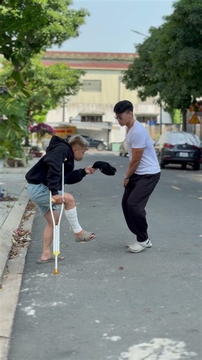 Chill out, my dude! | MUSCLE MAN | #namphuong #muscleman #funny #shorts #hero #kindness
