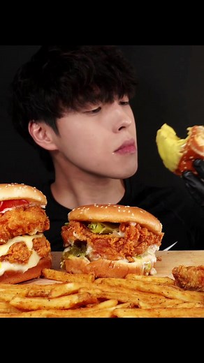 Chicken sandwich & Fried chicken Mukbang ASMR #foryou #foryoupage #fyp #DDM #ddm_asmr #mukbang #asmr #먹방