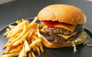 【美食】转发给麦当劳看看！这才是真正的巨无霸