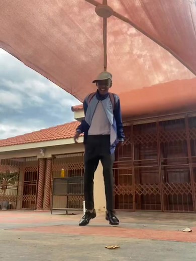 e rekebone!!😂😭👐🏻🔥@MODESH_🪼 @Keitumetse🤍 @BUSHY.BESTER💫 @Sakiebad🤺
