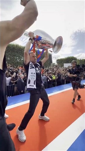 PSG CHAMPIONS PARADE! ❤️💙🏆 Paris Goes CRAZY as PSG Celebrate European Glory! 😱🇫🇷