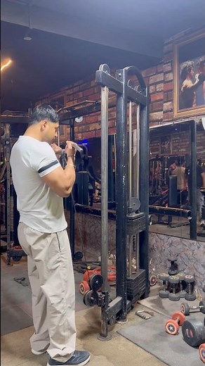 Biceps vs Triceps..Battle of the Arms💪