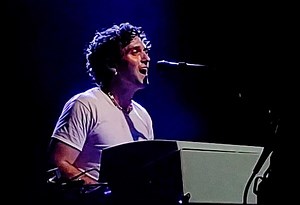 'I wanna go back FOREVER': US singer Lauv raves over Jollibee; sings heart out in store, Manila concert