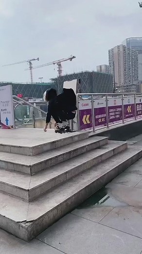 A little exciting roller skating. Do you like it?#rollerskating #cool#simu