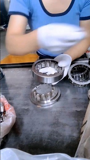 Assembly of cylindrical roller needle bearings