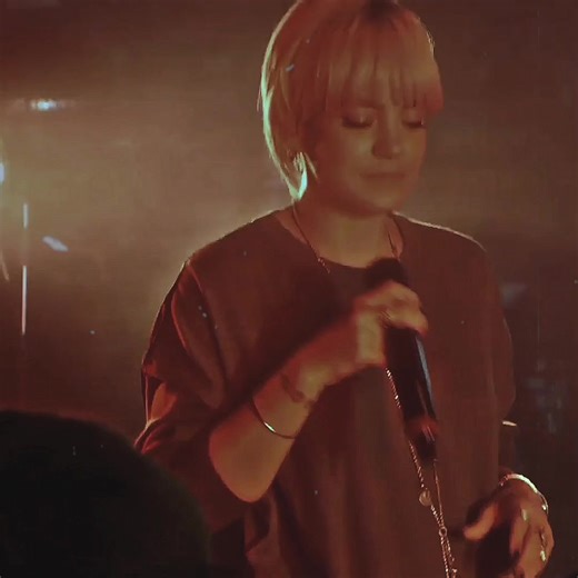 Smile - Lily Allen: La Letra y su Significado