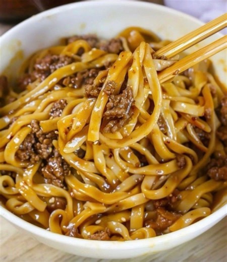 Mongolian Ground Beef Noodles This recipe for Mongolian Ground Beef Noodles is a quick weeknight version of a takeout classic. It features ground beef coated in a sweet and savory sauce, paired with tender noodles and a hint of spice. Ready in just 30 minutes! --- Ingredients 1 lb ground beef 1 Tbsp ginger paste 5 tsp minced garlic 1/2 cup beef broth 1/2 cup soy sauce 1/4 cup brown sugar 1/3 cup hoisin sauce 1/4 tsp black pepper 1/4 tsp red pepper flakes (optional) 1 box linguine noodles 2 green