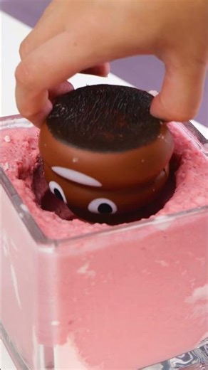 شمعة البراز المدهشة! 🤪 ما هي رائحتها؟