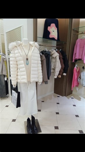 𝔹𝕖𝕝𝕝𝕖 𝔽𝕖𝕞𝕞𝕖 アリオ鳳2F(ベルファム) on Instagram: "こんにちは☺️ベルファム鳳店です✨ 寒くなってきましたね❄️ セータやアウター見にいらして下さいね😌 春物も少しずつ入荷しております😊 #セレクトショップ #セールコーデ #ダウン #春物"