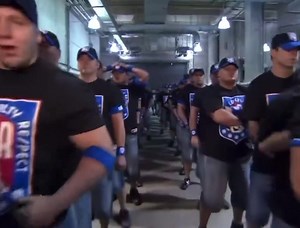 El detrás de cámara de la mega entrada de John Cena y sus clones en Wrestlemania 🥵🥵🥵 | WWE Section Perú