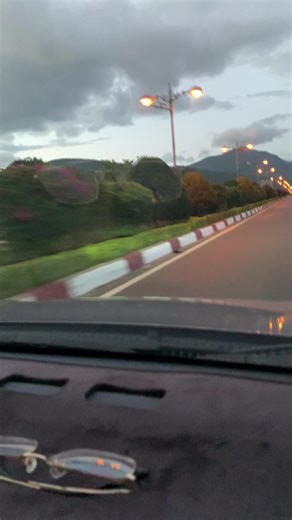 Chỉ cần đừng quá quan tâm đến suy nghĩ của người khác, đừng tự tưởng tượng ra những chuyện còn chưa xảy ra. Cuộc đời dài mà cũng trôi qua rất nhanh. Có người chỉ nhìn thấy bụi đất, có người lại nhìn thấy cả bầu trời sao. Đừng để những chuyện vụn vặt, không đáng bận tâm làm phiền bạn. #bdslanhoang #xuhuongtiktok #xhhhhhhhhhhhhhhhhhhhhhhh #fyp